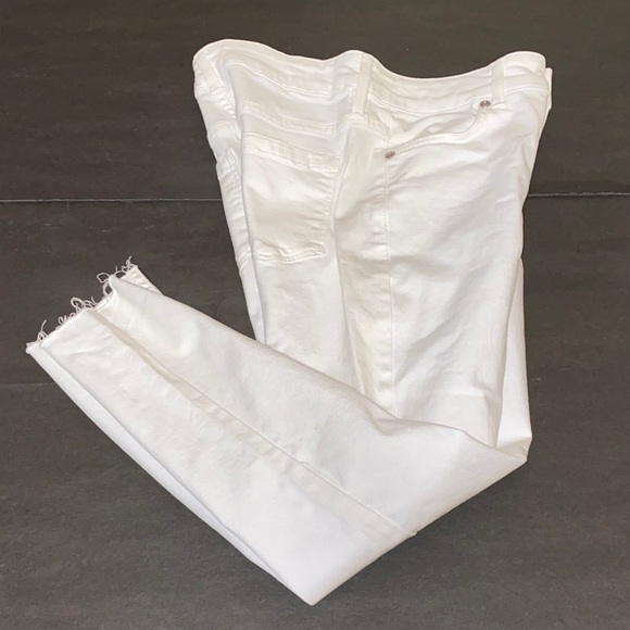 Oasis Size 6 Ankle-Length White Jeans - Picture 4 of 11